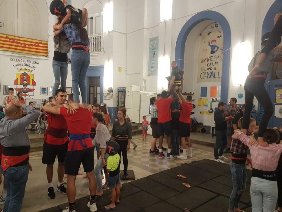 El Baxi aprèn a fer castells amb els Tirallongues