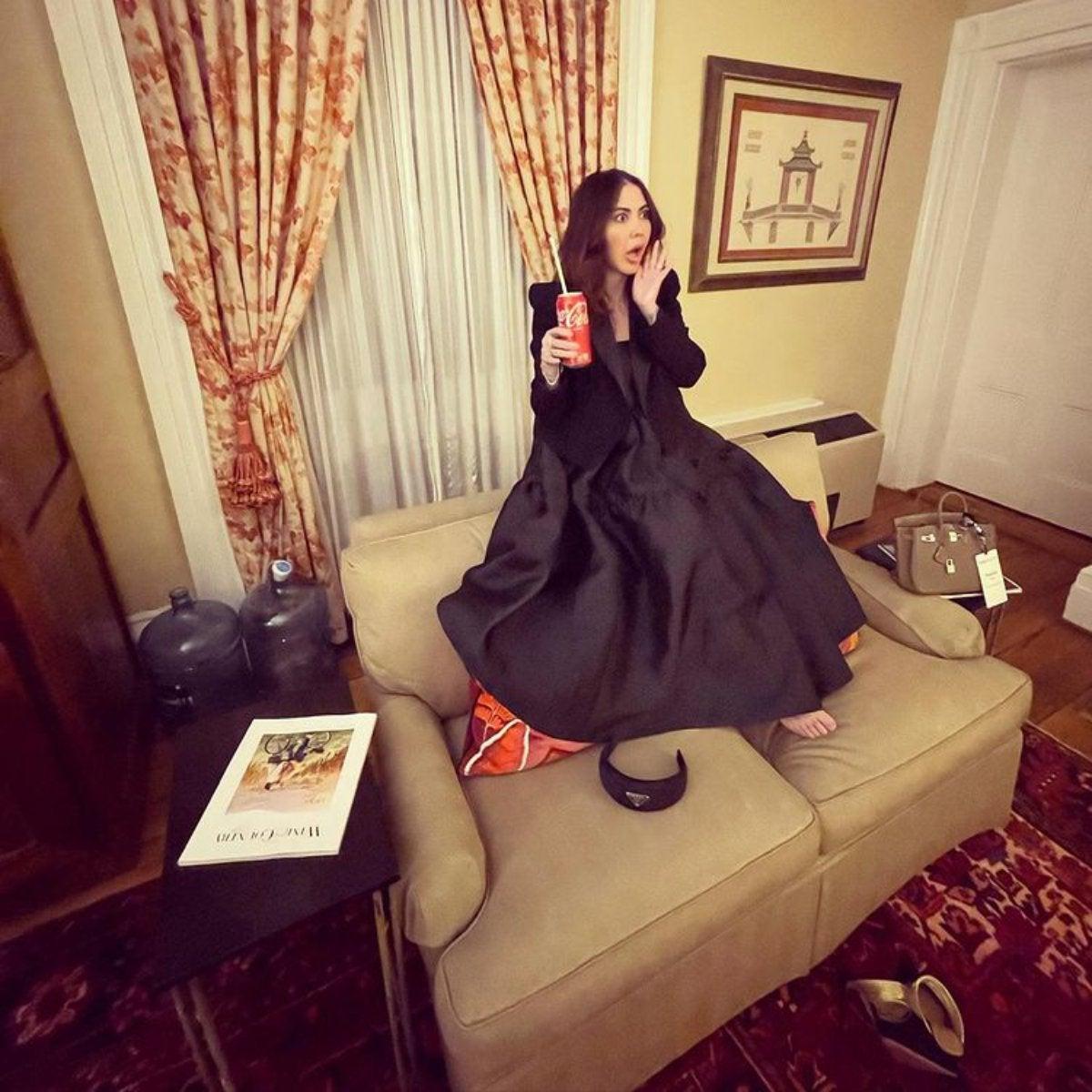 Patricia Donoso con una coca cola