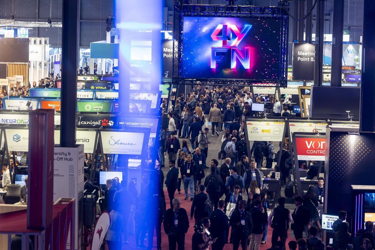 Barcelona 27/02/2024 MWC Barcelona 2024. Mobile World Congress Ambiente en el 4YFN four years for now startup FOTO de FERRAN NADEU