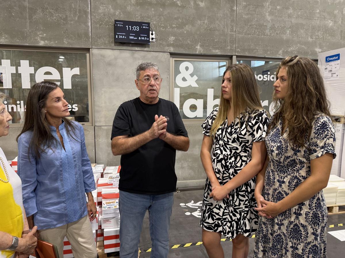 La Reina Letizia, la Princesa Leonor y la Infanta Sofía visitan por sorpresa la Casa Esment La Reina Letizia, la Princesa Leonor y la Infanta Sofía visitan por sorpresa la Casa Esment