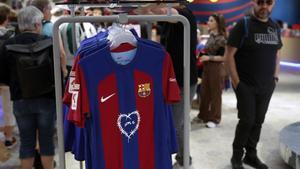 El Barcelona lucirá el logotipo de la colombiana Karol G en la camiseta del clásico