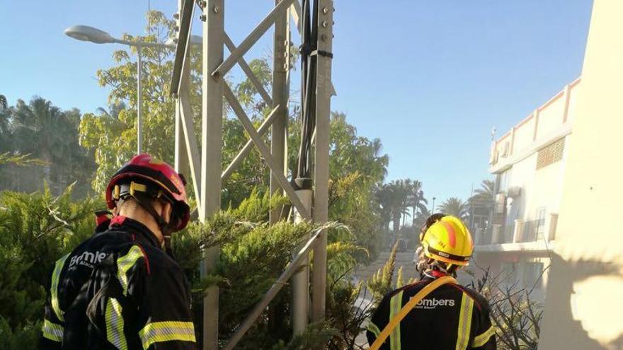 Sofocan un incendio cerca de un transformador en La Nucía