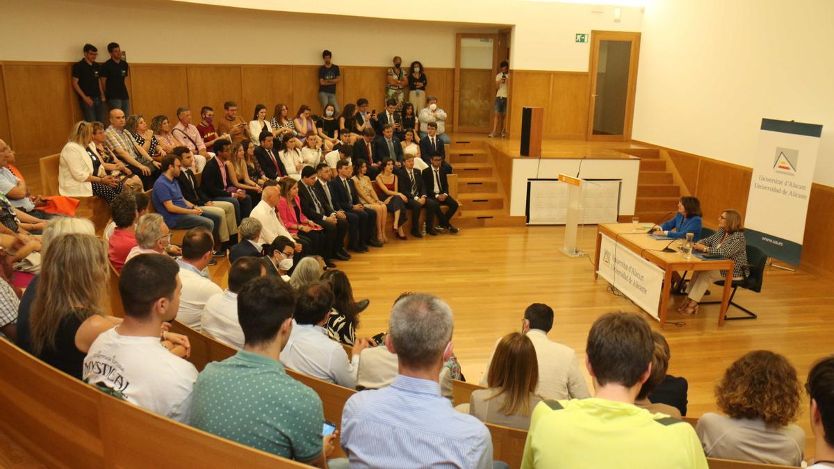 Acto de la toma de posesión de la presidenta del Consejo de Estudiantes en la UA