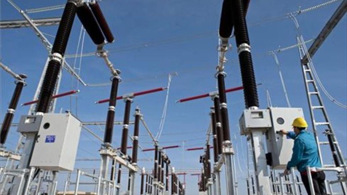 Subestación de Red Eléctrica de España (REE) de la línea de muy alta tensión (MAT).