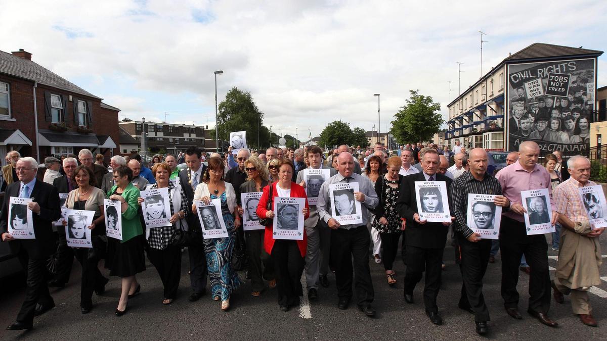 Familiares de víctimas del &#039;Domingo Sangriento&#039; perpetrado por el ejército británico, durante un acto de recuerdo.