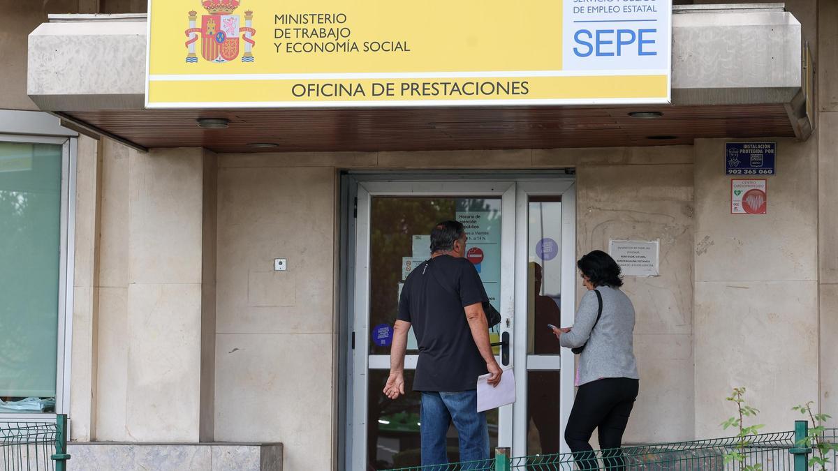 Imagen de la entrada de una Oficina de Empleo.