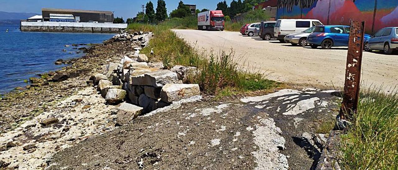 El agua salía por una arqueta y discurría hacia el arenal.   | // CEDIDA