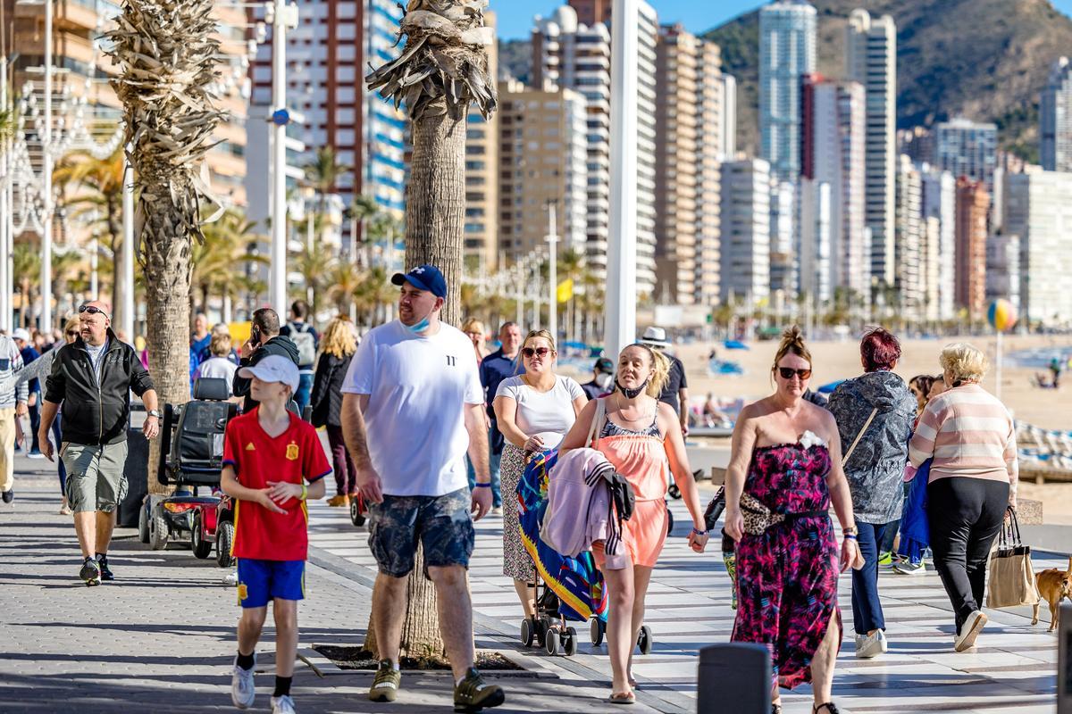 Benidorm se prepara para la invasión de turistas por el puente de diciembre