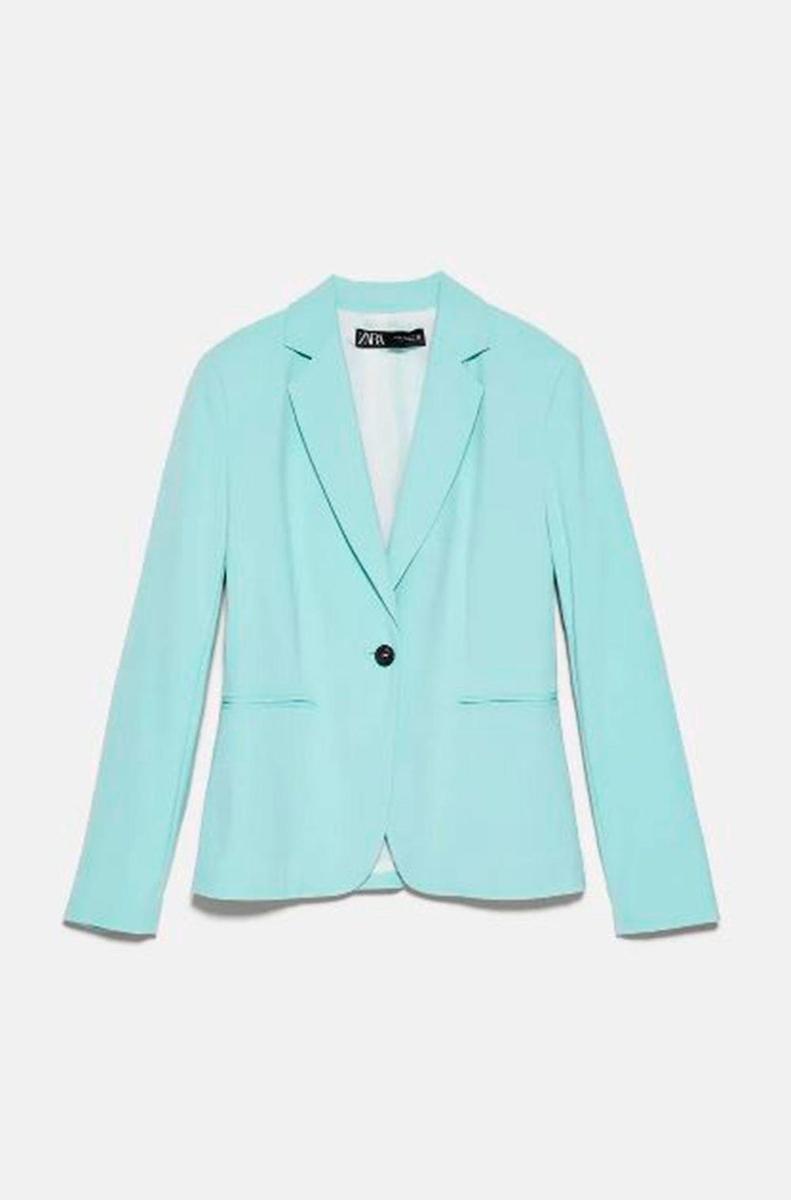 Blazer turquesa de Zara (precio: 9,99 euros)