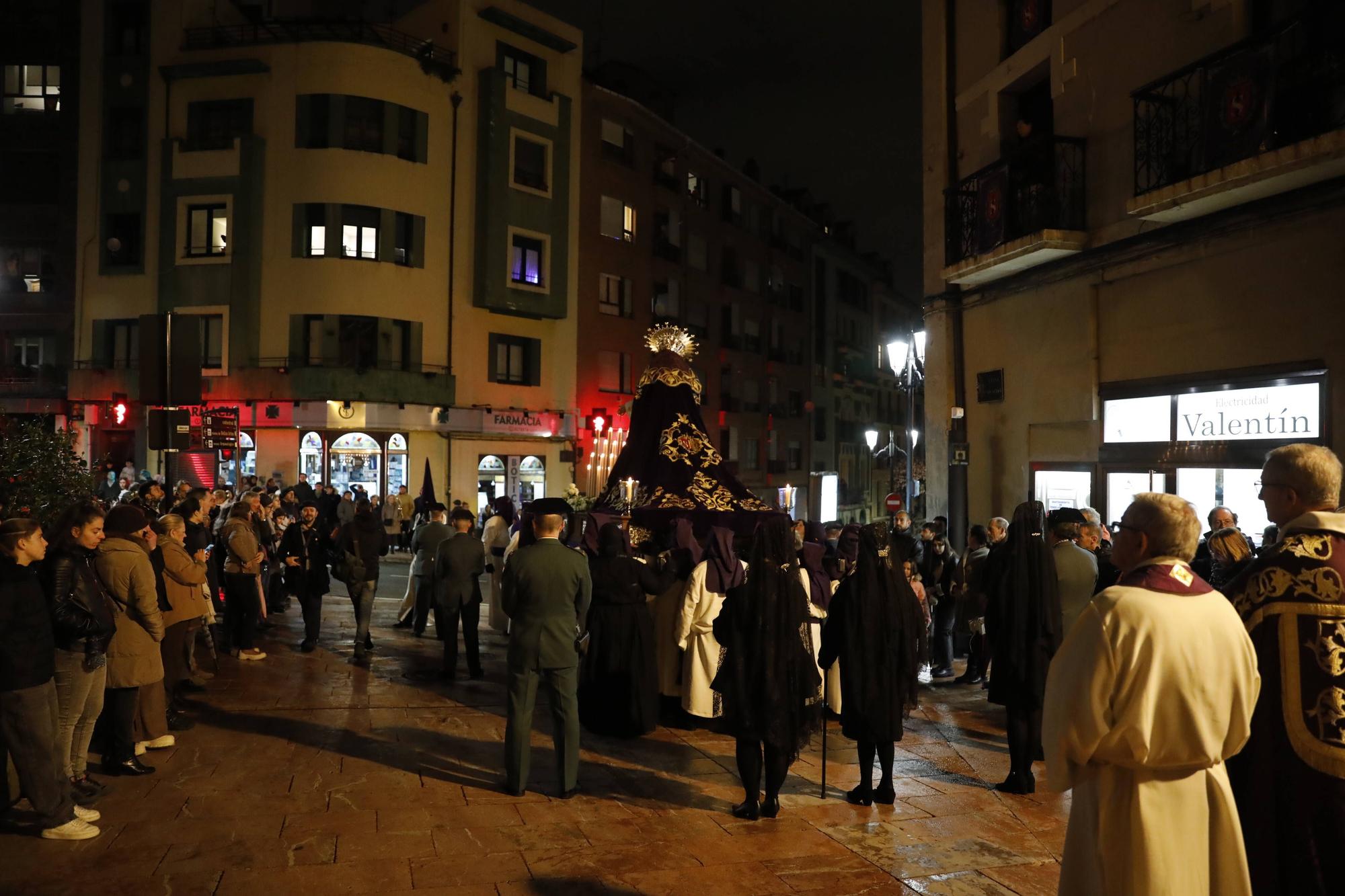 En imágenes | Procesión del Silencio por la calles de Oviedo