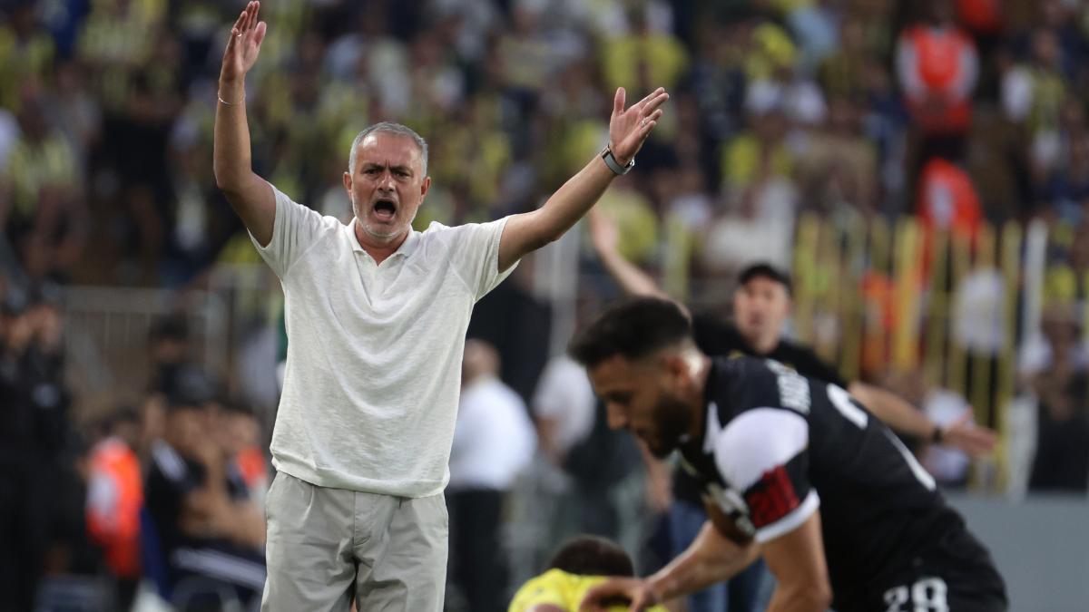 José Mourinho, entrenador del Fenerbahce