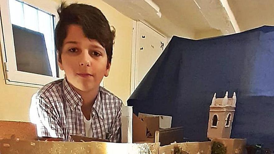 Un niño de 11 años  recrea con figuras de Lego la Semana Santa de Calp