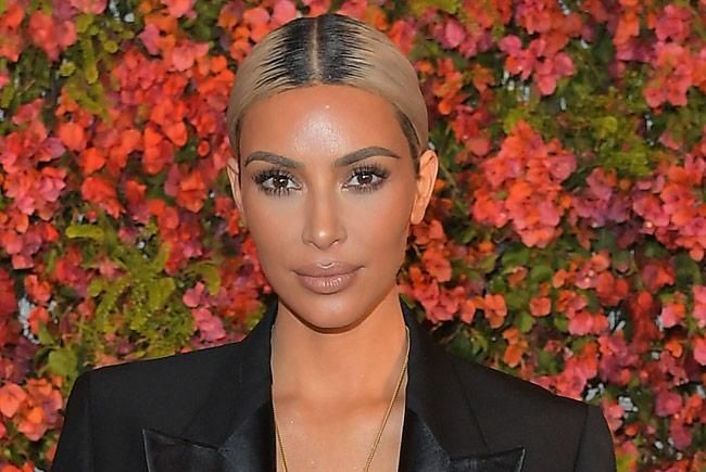 Kim Kardashian, entre flores