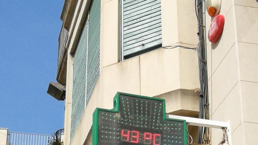 Un termòmetre de lla plaça de l&#039;Ajuntament de Figueres