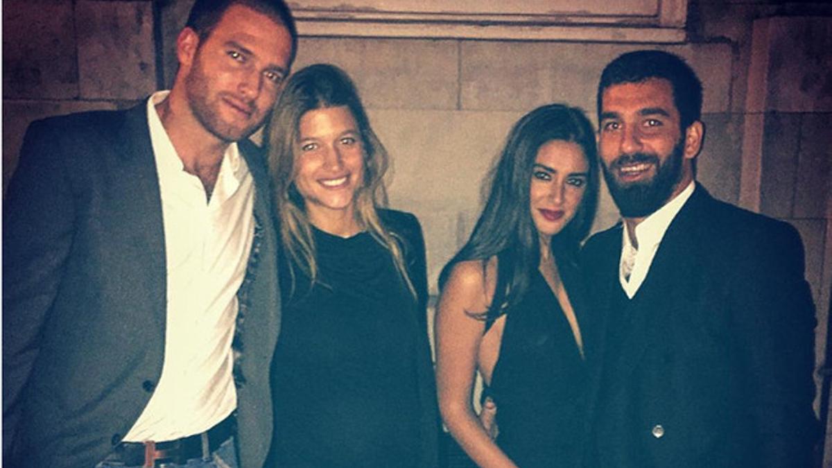 Arda Turan, con sus amigos en Londres