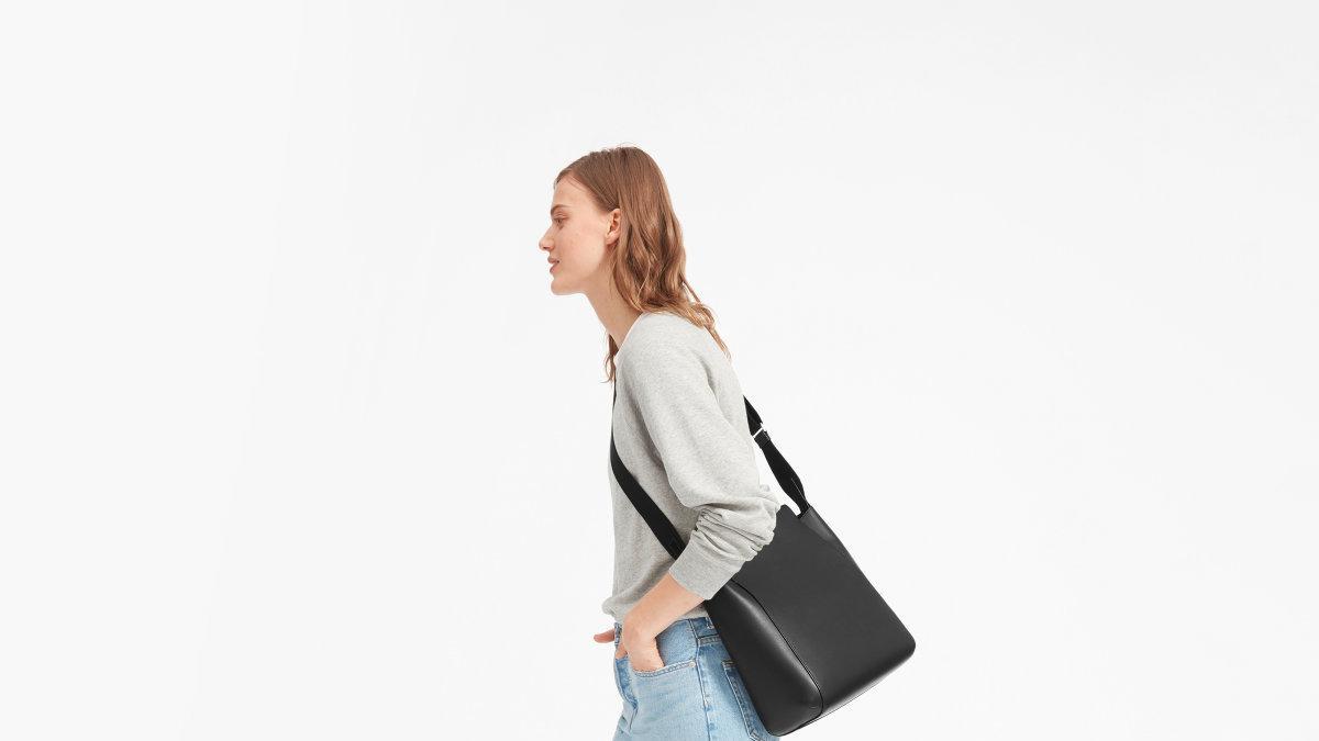 Bolso de Everlane con una gran lista de espera