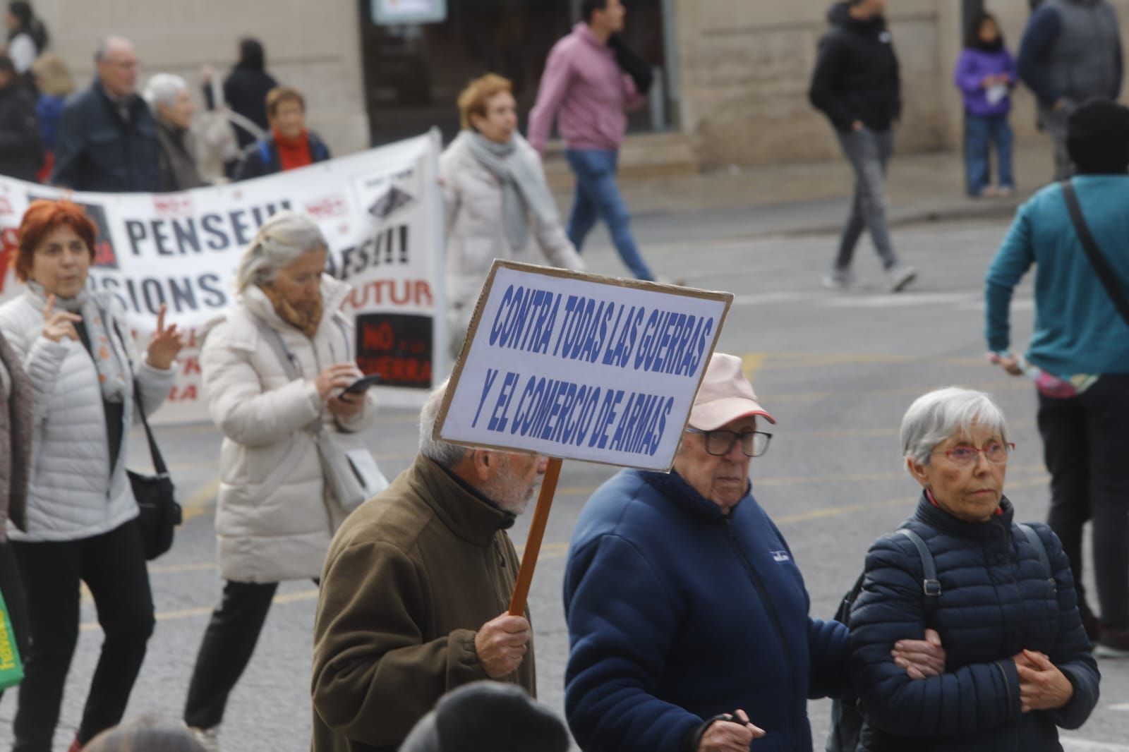 Cientos de valencianos claman por la paz en Ucrania