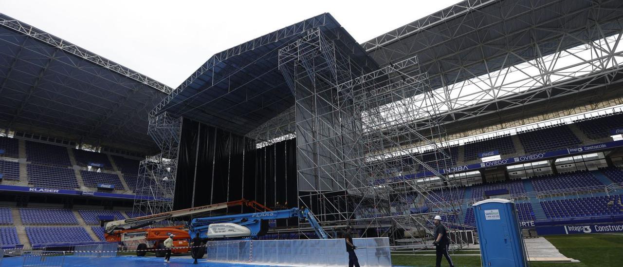 El escenario del concierto de Marc Anthony, ayer, en el estadio Carlos Tartiere. | Miki López