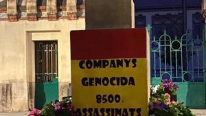 Imagen del cartel que ha aparecido en la escultura de Companys.