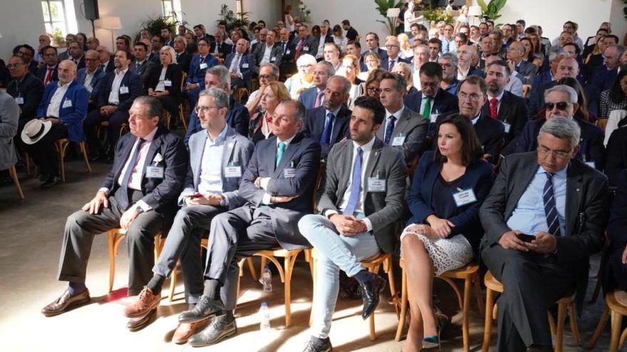 Los empresarios reclaman al Gobierno la conexión de los corredores Mediterráneo y Cantábrico
