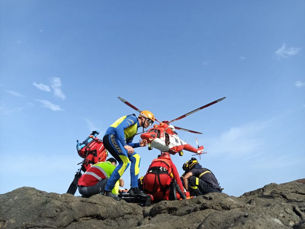 Evacuación de un hombre en Playa de Vargas