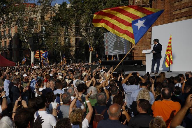 Former Catalan president Puigdemont returns to Spain despite arrest warrant