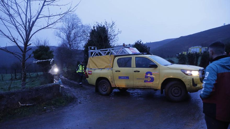 Los tres heridos del accidente del 4x4 siguen en la UCI del HUCA, uno en coma inducido