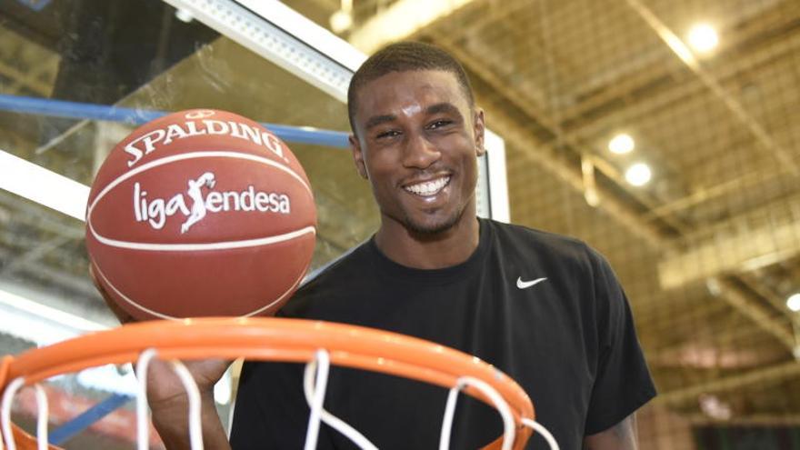 Ovie Soko, ayer en el Palacio de los Deportes, durante su presentación.