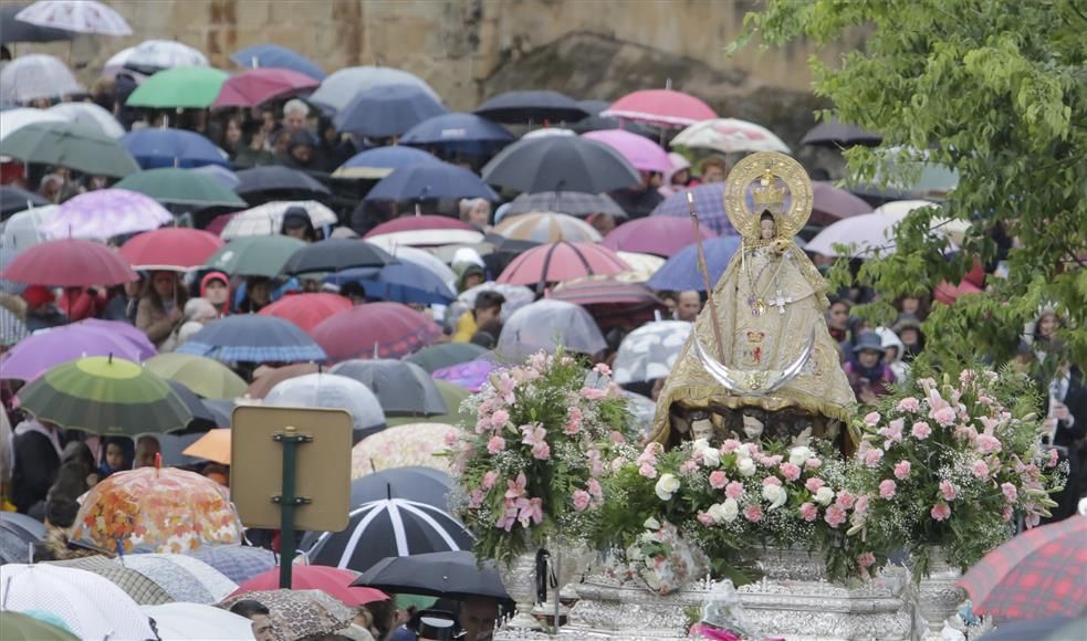 La procesión de Bajada de la Virgen de la Montaña, patrona de Cáceres