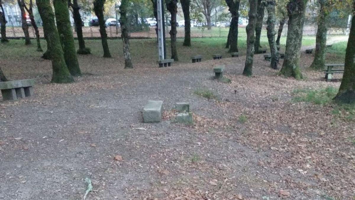 Actos vandálicos en la Carballeira de A Estrada