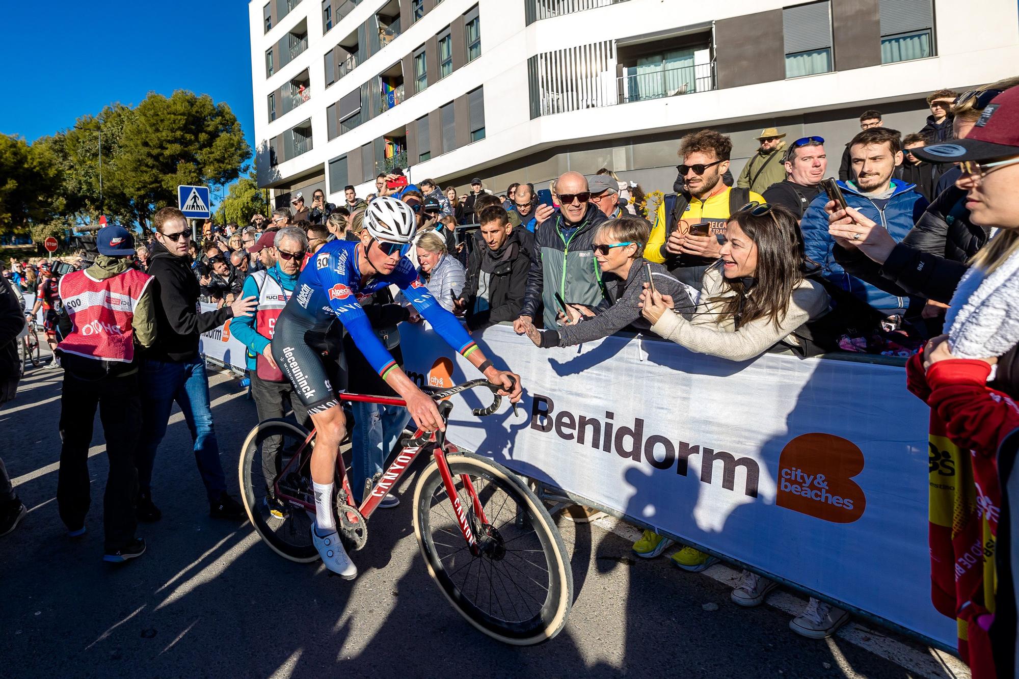 Apoteósico mundial de ciclocross de Benidorm: Van der Poel derrota a Van Aert.