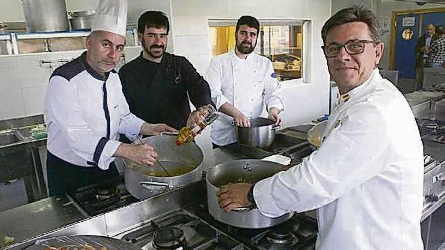 El chef del Parador cocina como embajador de Baiona en Asturias