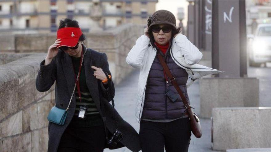 El viento supera los 80 km/h en Zaragoza, con la alerta amarilla activada