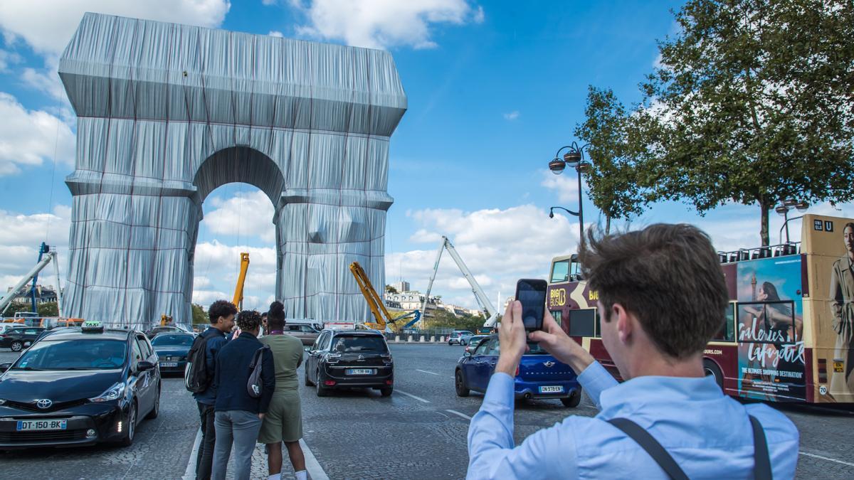 El Arco del Triunfo embalado.