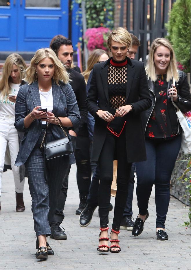 Cara Delevingne y Ashley Benson, de paseo en Toronto (Canadá)