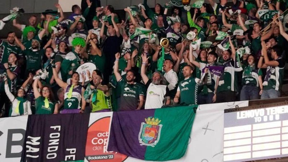 La afición cajista animando desde el Olímpic en la Copa del Rey 2023.
