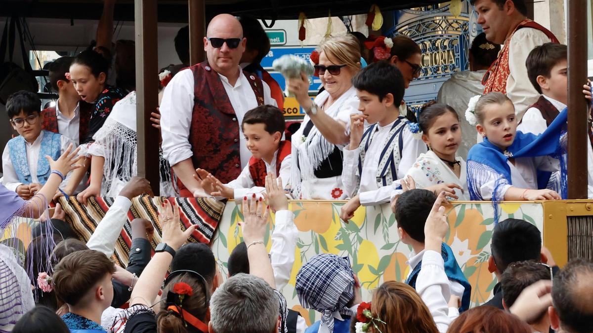 Miles de personas han acudido este martes por la tarde al Desfile del Bando de la Huerta.