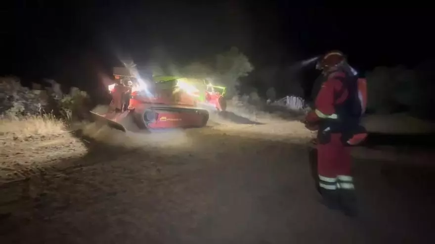 Andalucía empieza a ver la luz ante uno de los incendios más voraces de su historia, el de Niebla