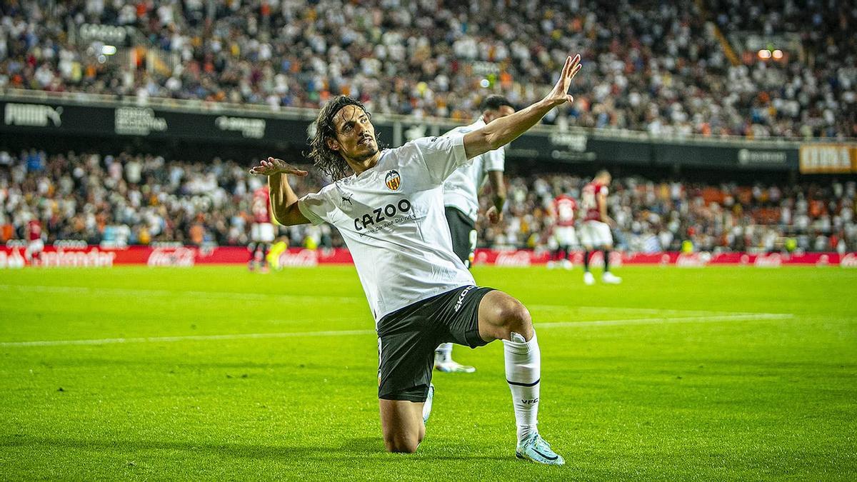 Edinson Cavani, celebrando uno de los tantos que hizo con la camiseta del Valencia