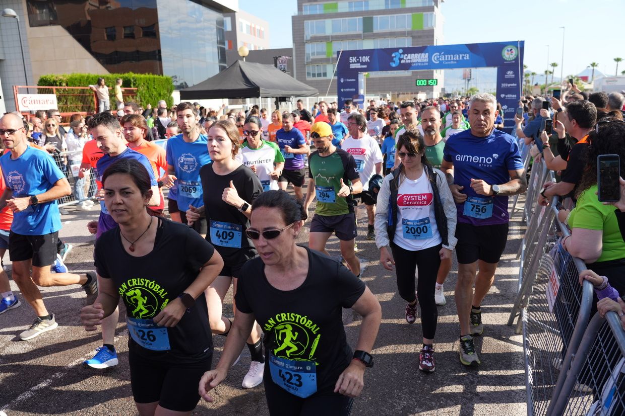 Búscate en las fotos de la Carrera de las Empresas en Castellón