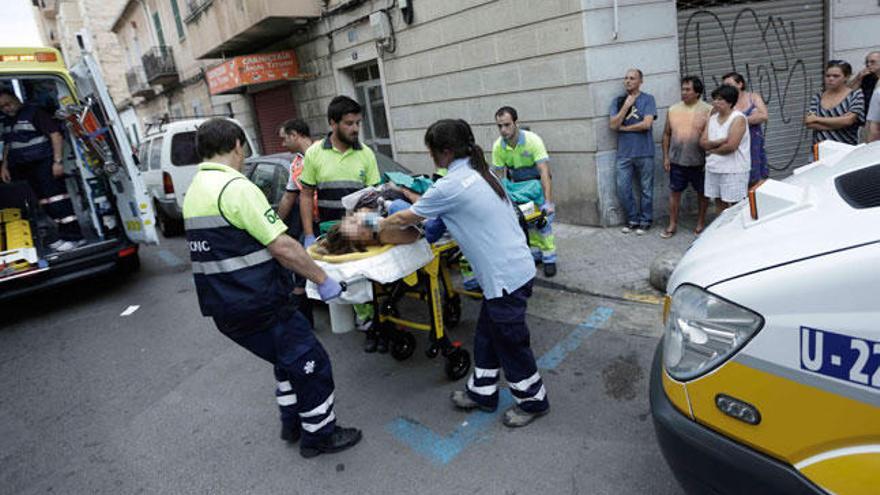 Los servicios de emergencia, tras estabilizar a la herida, la han trasladado al hospital Son Espases.