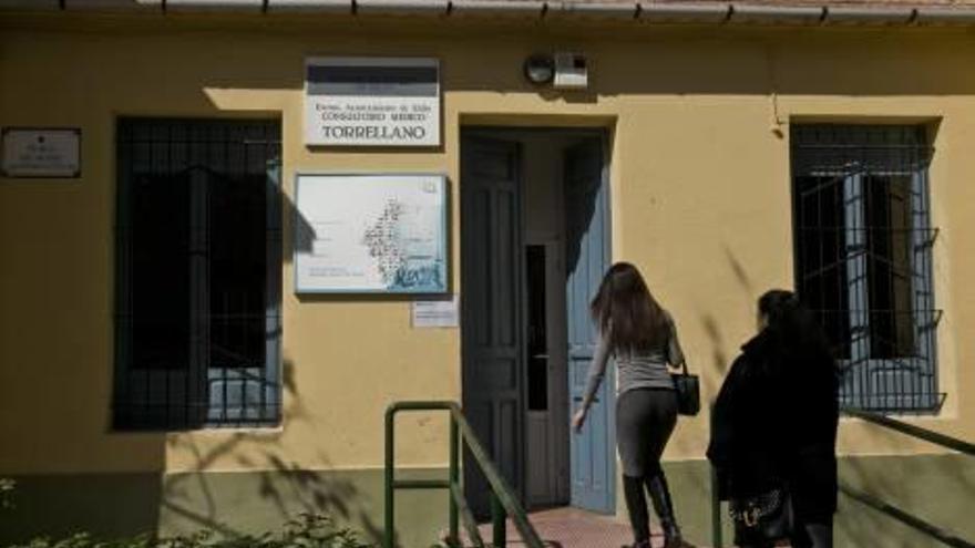 El consultorio médico de Torrellano, emplazado en unas antiguas escuelas.