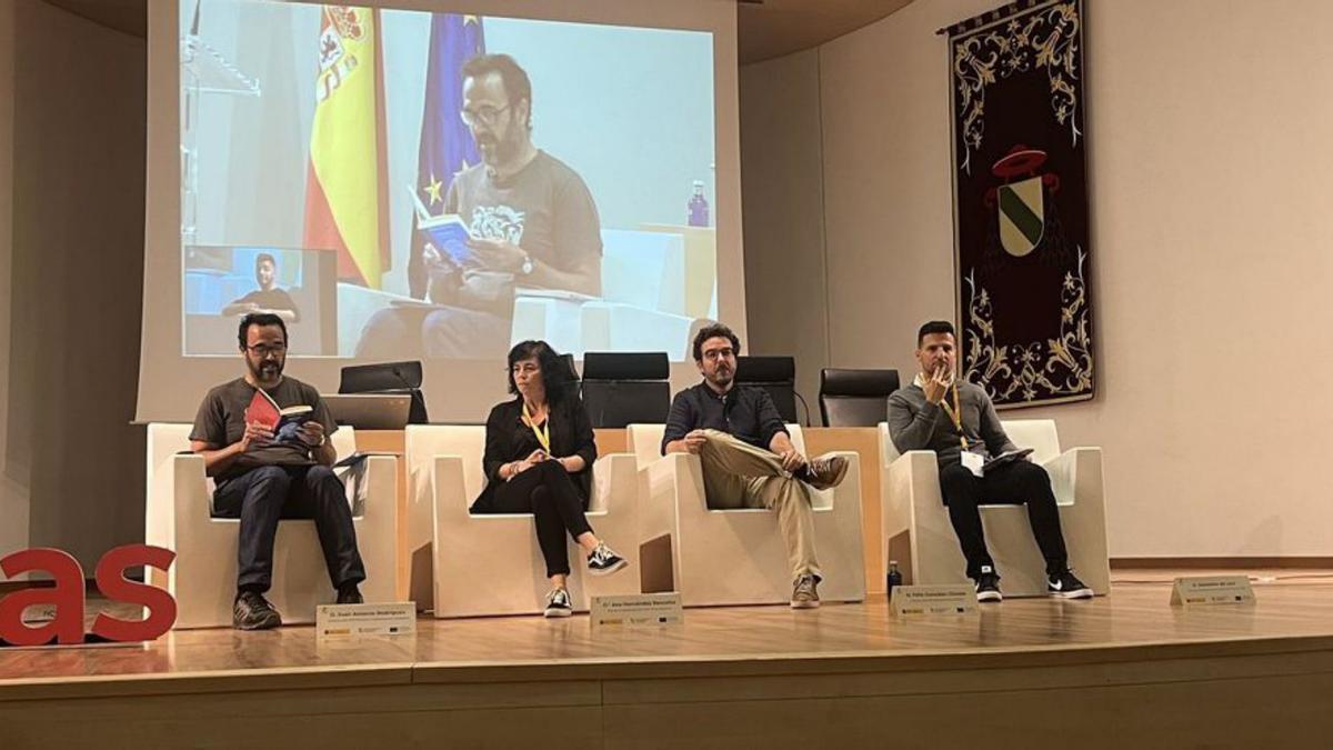 El director del colegio de Alpartir participó en las jornadas. | SERVICIO ESPECIAL