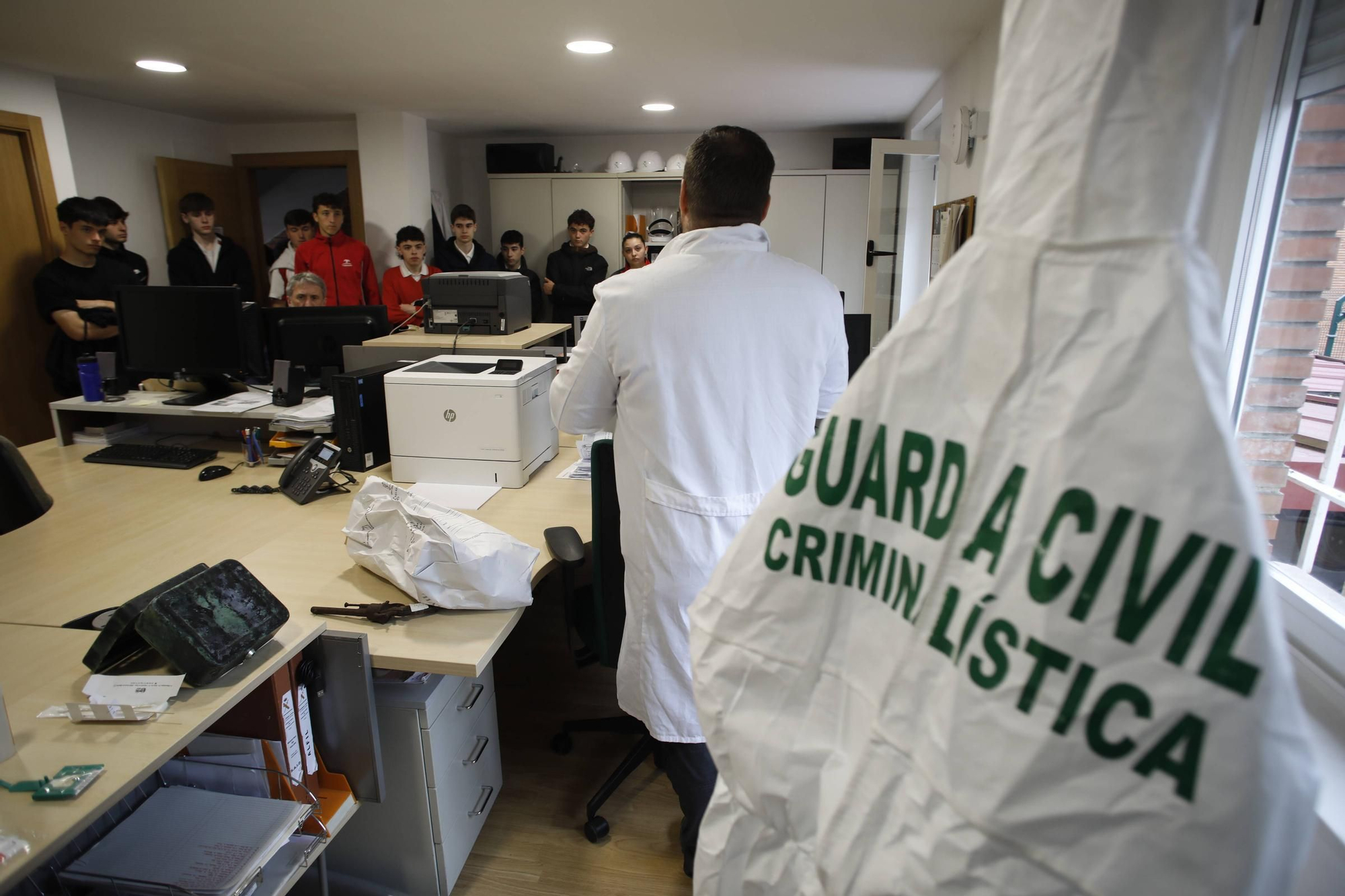 En imágenes: Los alumnos del Corazón de María de Gijón conocen cómo funciona cada unidad de la Guardia Civil