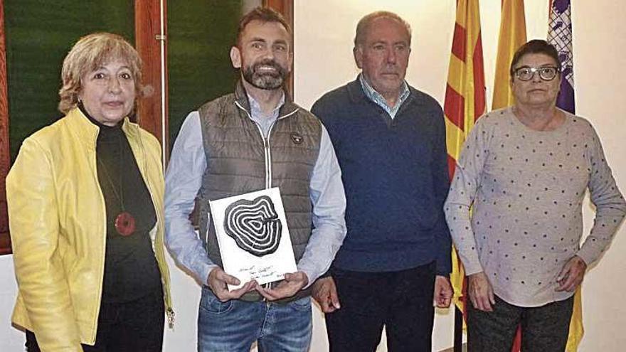 Las esposas de Socias y Mas, junto a Biel Mora y Pons.