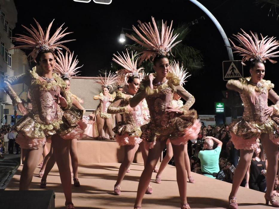 La bahía de Águilas se transforma en un gran teatro en su Carnaval de verano