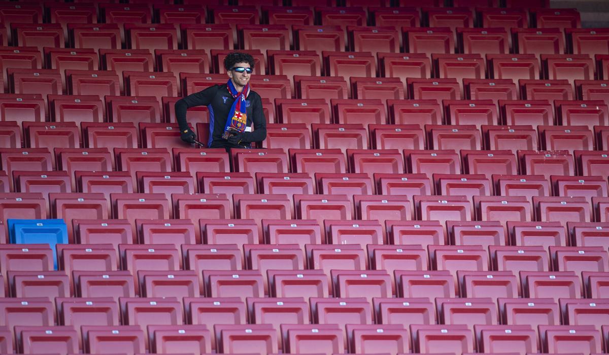 Un aficionado del Barça, en el estreno del Spotify Camp Nou.