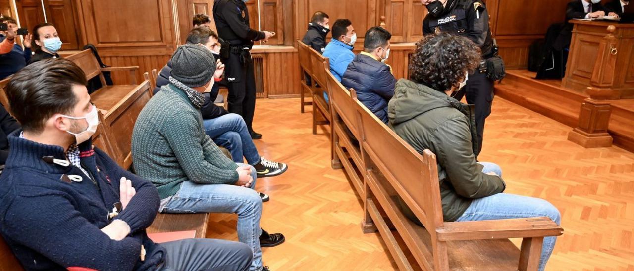 Los detenidos en la causa, durante el juicio celebrado en la Audiencia. |   // Rafa Vázquez