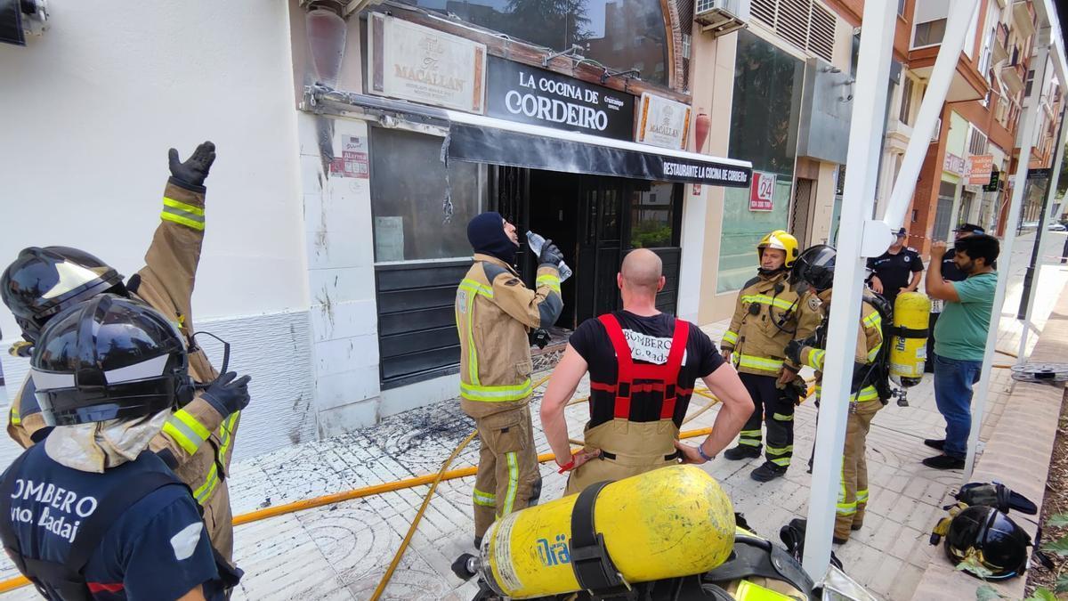 Un incendio en un restaurante de Badajoz obliga a desalojar a los vecinos del bloque