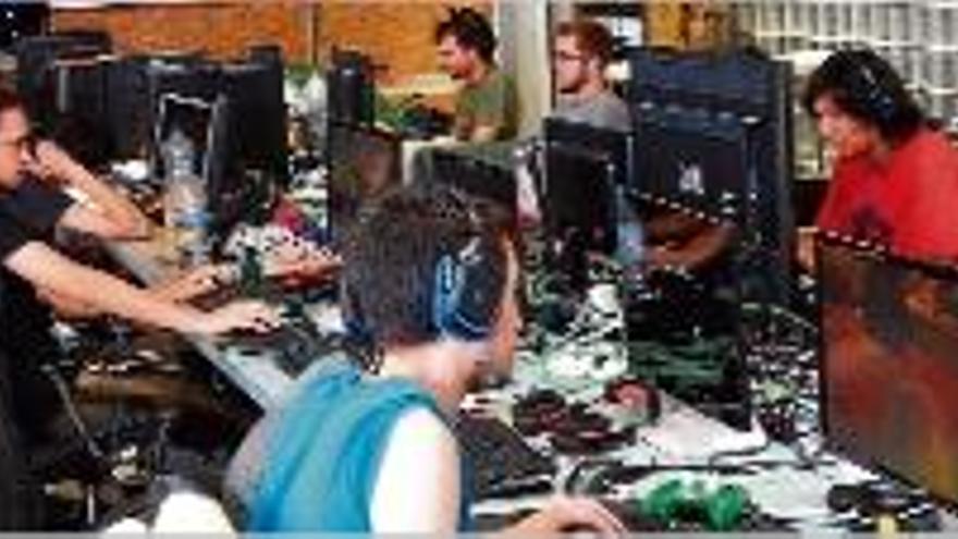 Alguns dels joves que han participat en la sisena edició de la Lan Party.